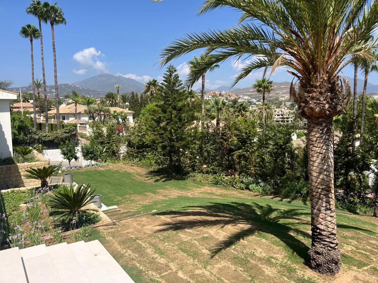 Casa en Nueva Andalucía garden: view 14 from the photographic archive