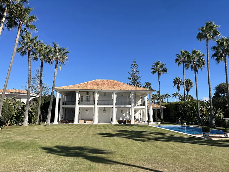 Tall palms and lawn in front of the Cortijo Blanco residence